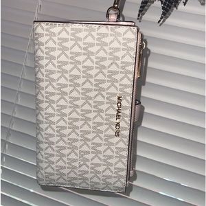 close to new michael kors wallet!